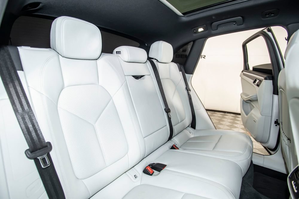 Used 2024 Porsche Macan w/ Premium Plus Package AWD/4WD image 15