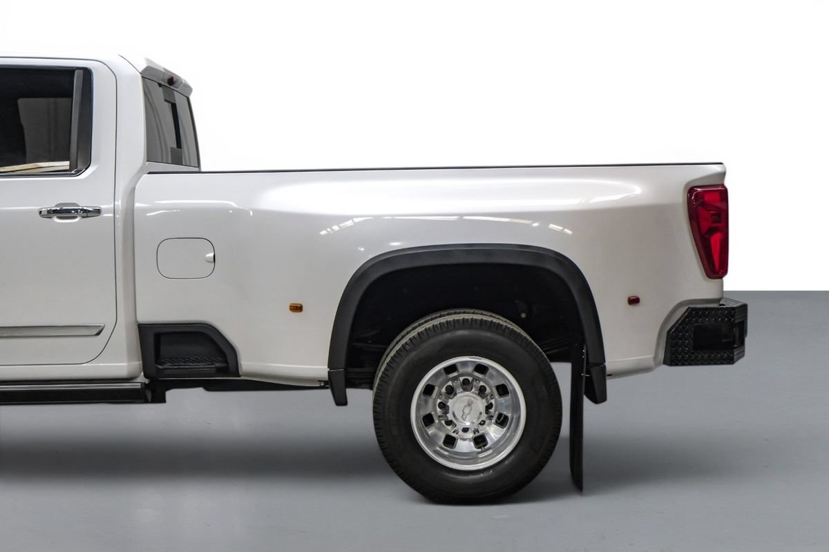 Used 2025 Chevrolet Silverado 3500 High Country w/ High Country Premium Package AWD/4WD image 11