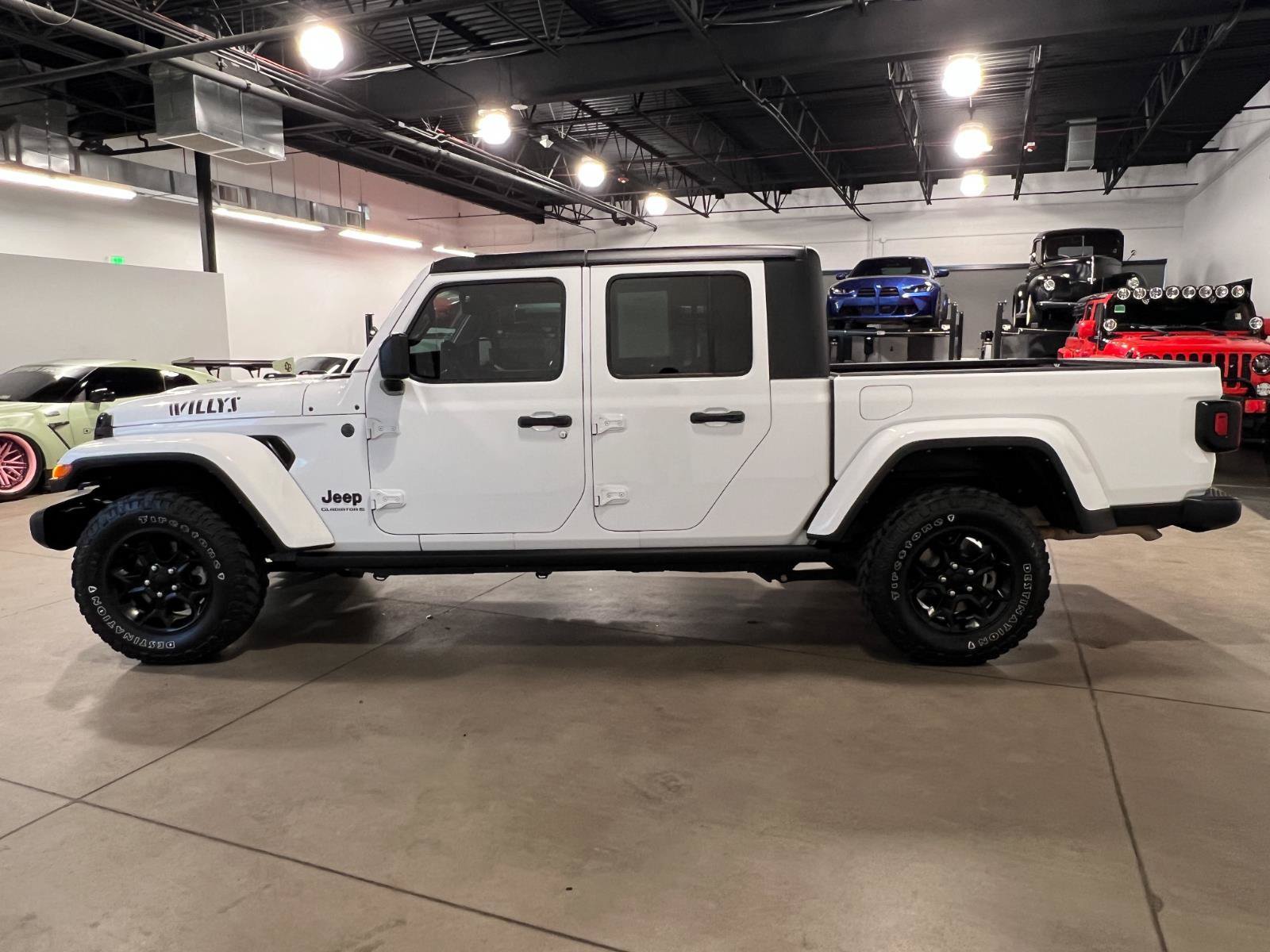 Used 2023 Jeep Gladiator Sport AWD/4WD image 6
