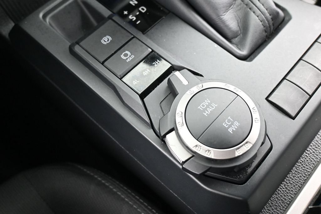 Used 2025 Toyota Tacoma SR5 AWD/4WD image 23