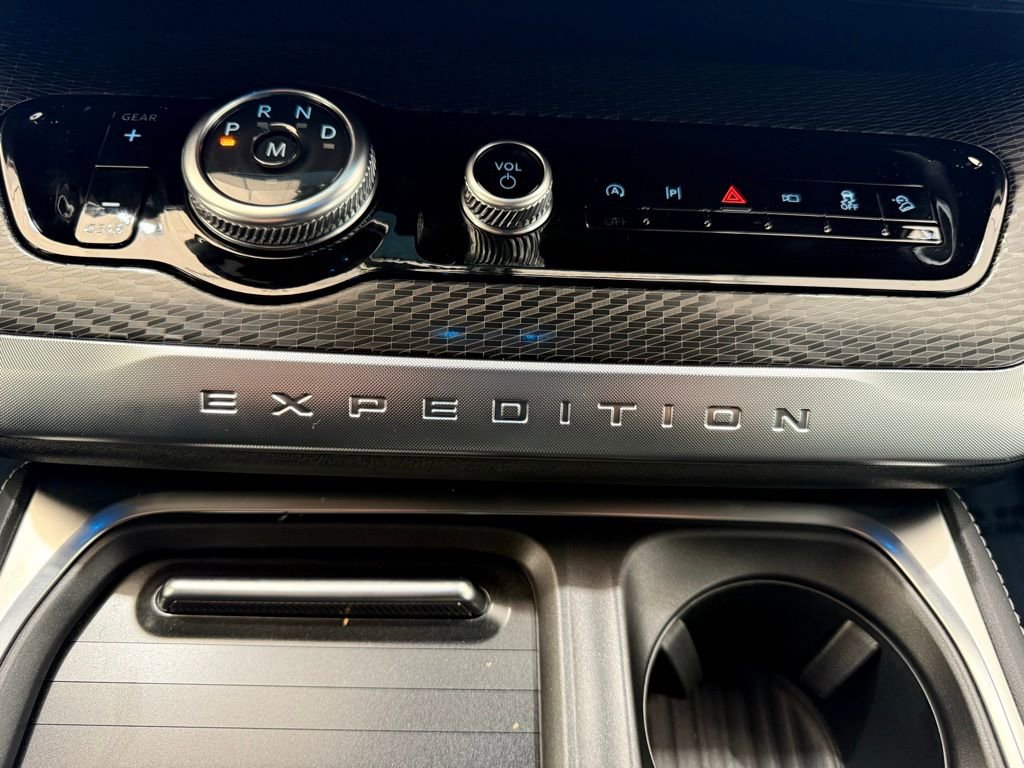 New 2025 Ford Expedition Max Platinum w/ Stealth Performance Package image 39