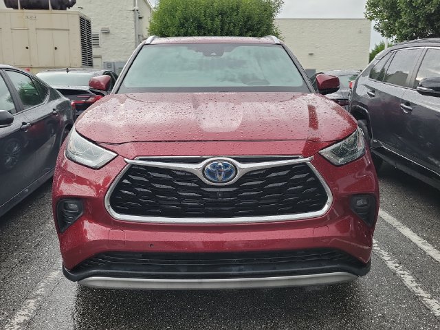 Used 2021 Toyota Highlander Platinum FWD image 2