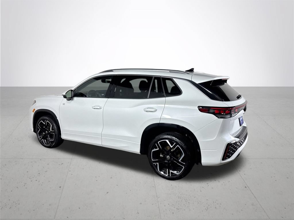 Certified 2025 Volkswagen Tiguan SEL R-Line AWD/4WD image 10