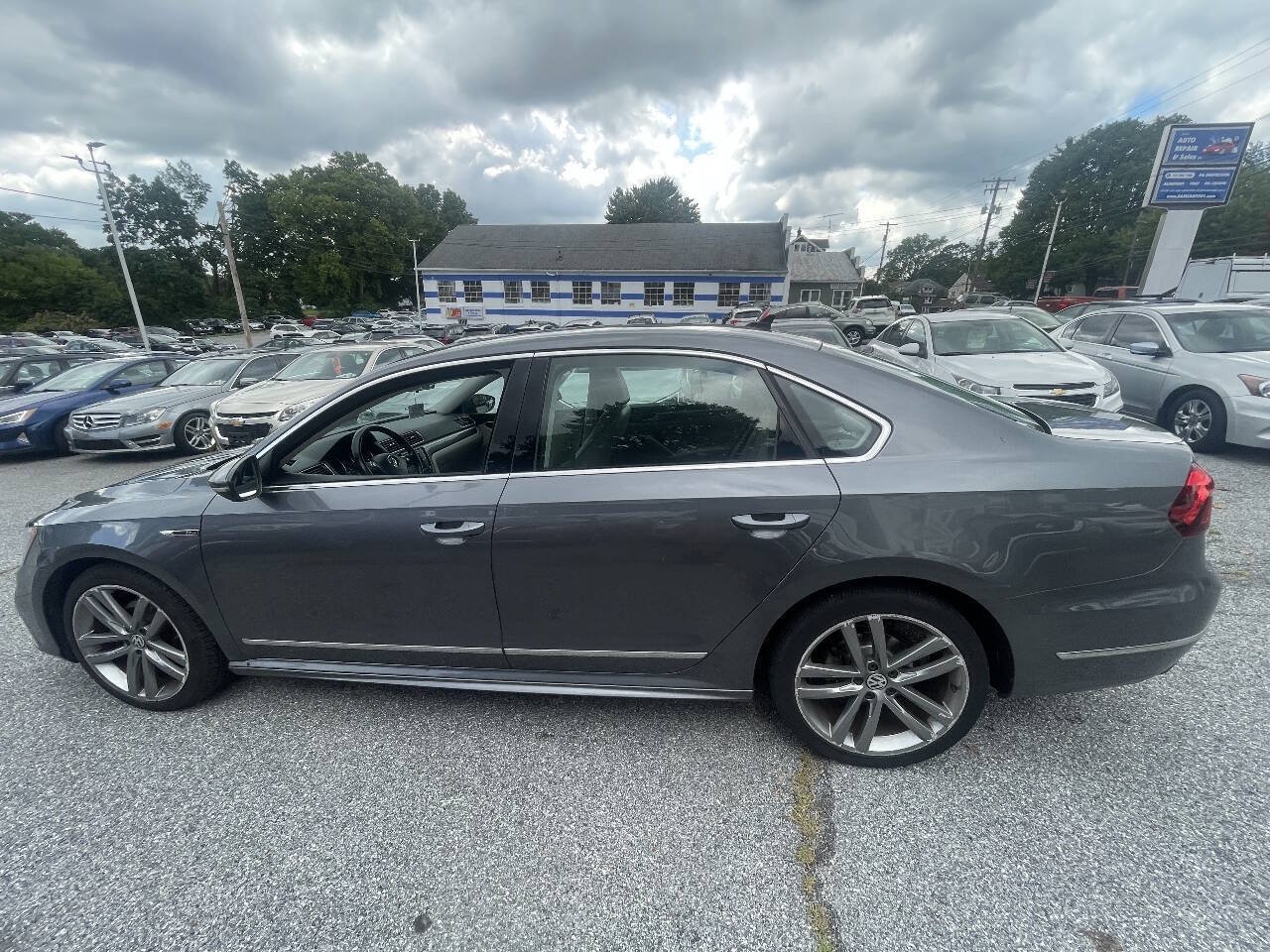 Used 2017 Volkswagen Passat 1.8T R-Line FWD image 8