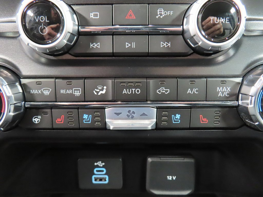 Used 2025 Ford F350 Lariat w/ Black Appearance Package image 69