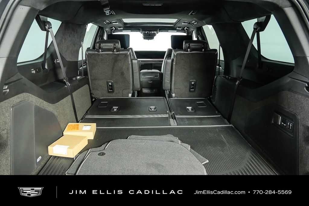 Used 2026 Cadillac Escalade ESV Platinum Sport w/ LPO, ONYX Package AWD/4WD image 33