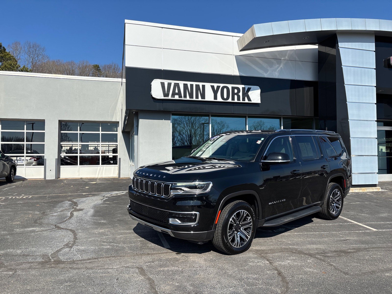 Used 2022 Jeep Wagoneer Series III w/ Flexible Seating Group image 1