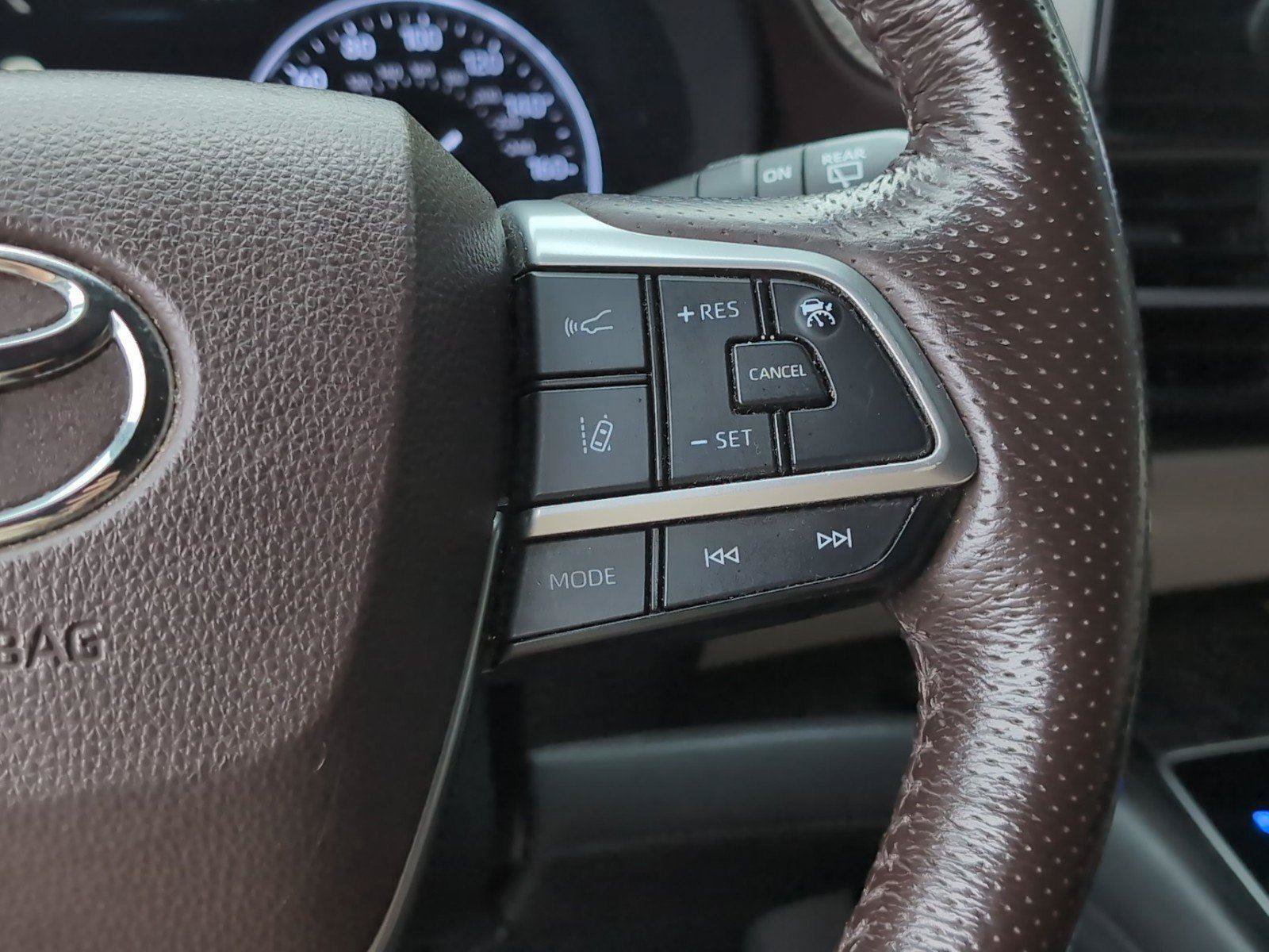 Used 2021 Toyota Sienna Platinum FWD image 25