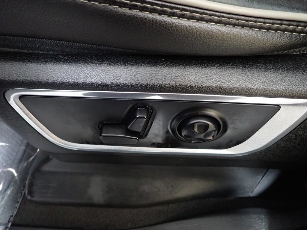 Used 2019 RAM 1500 Laramie AWD/4WD image 22