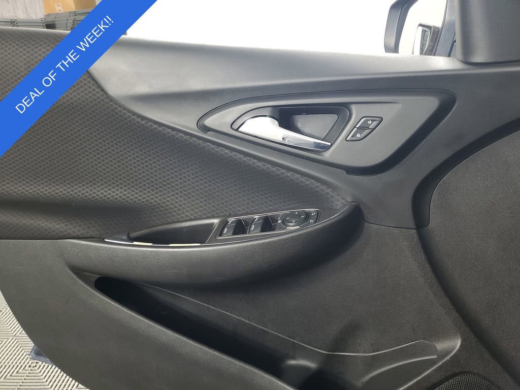 Used 2017 Chevrolet Malibu LT image 28