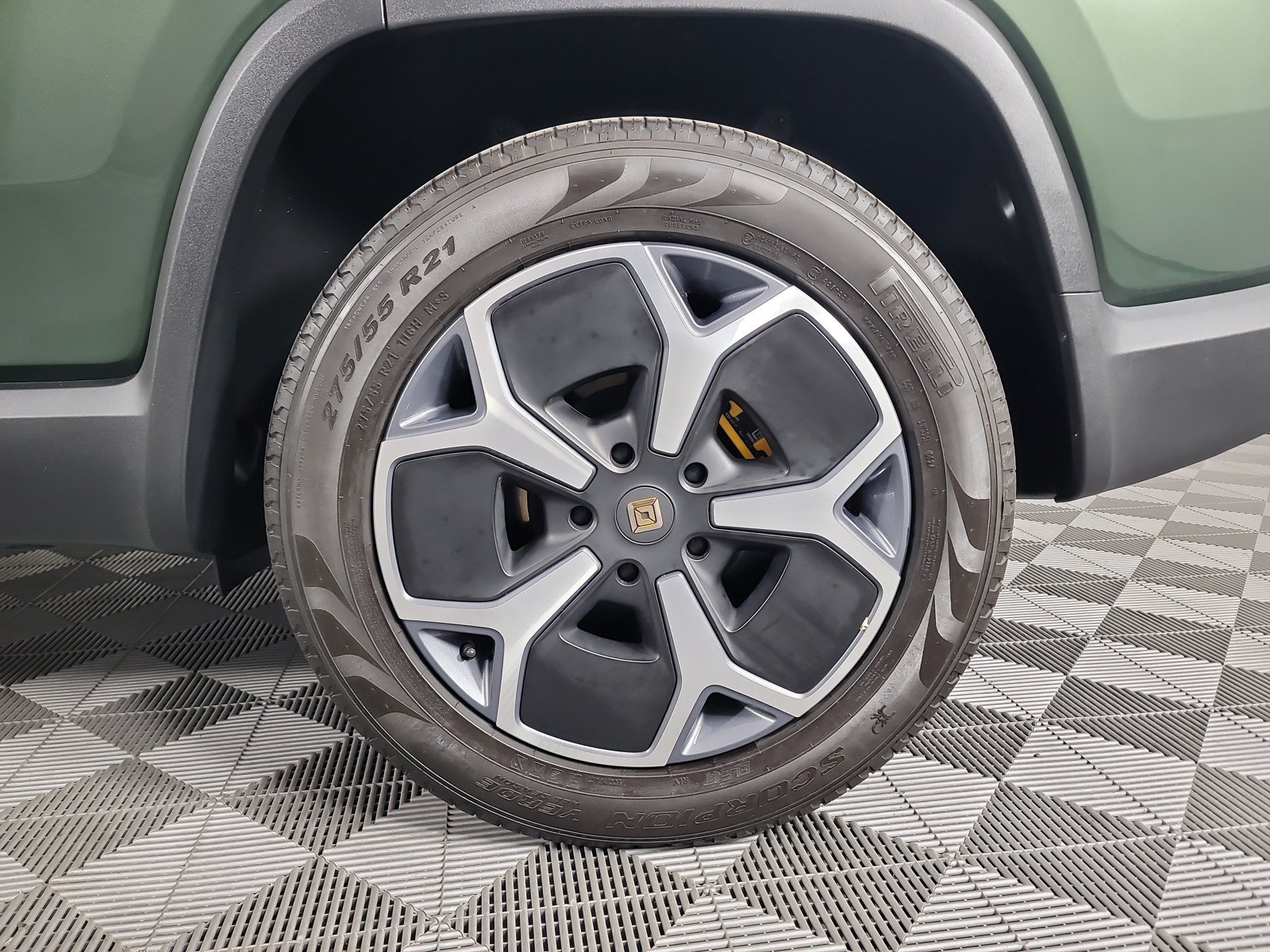 Used 2024 Rivian R1S Adventure AWD/4WD image 10