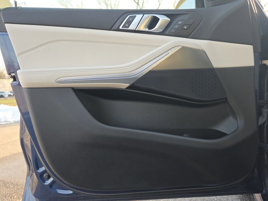 Used 2022 BMW X5 xDrive40i w/ M Sport Package image 18