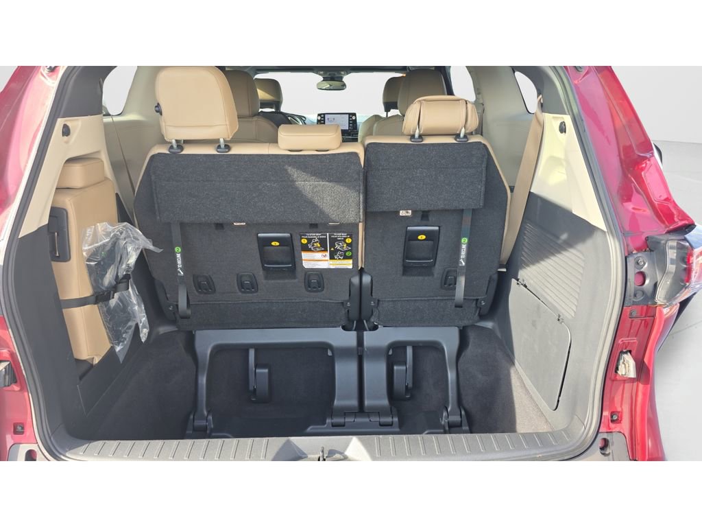 Used 2023 Toyota Sienna XLE FWD image 9