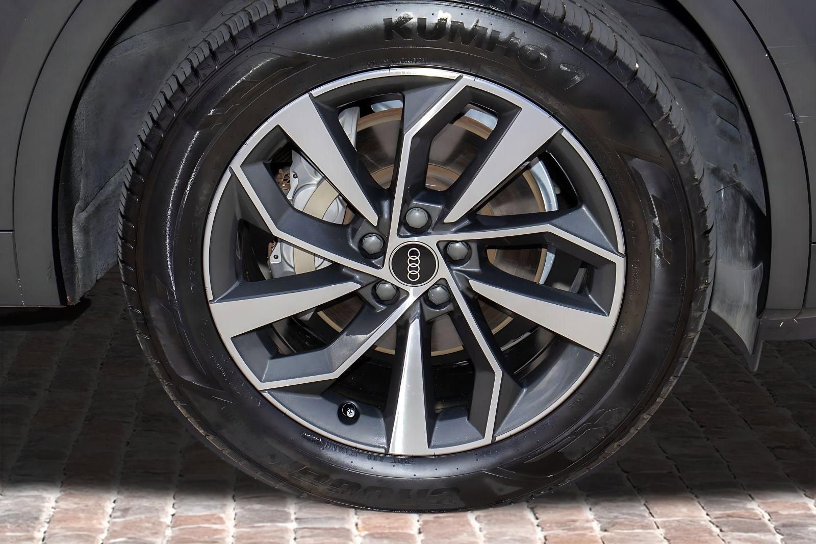 Used 2023 Audi Q5 2.0T Premium w/ Convenience Package image 41