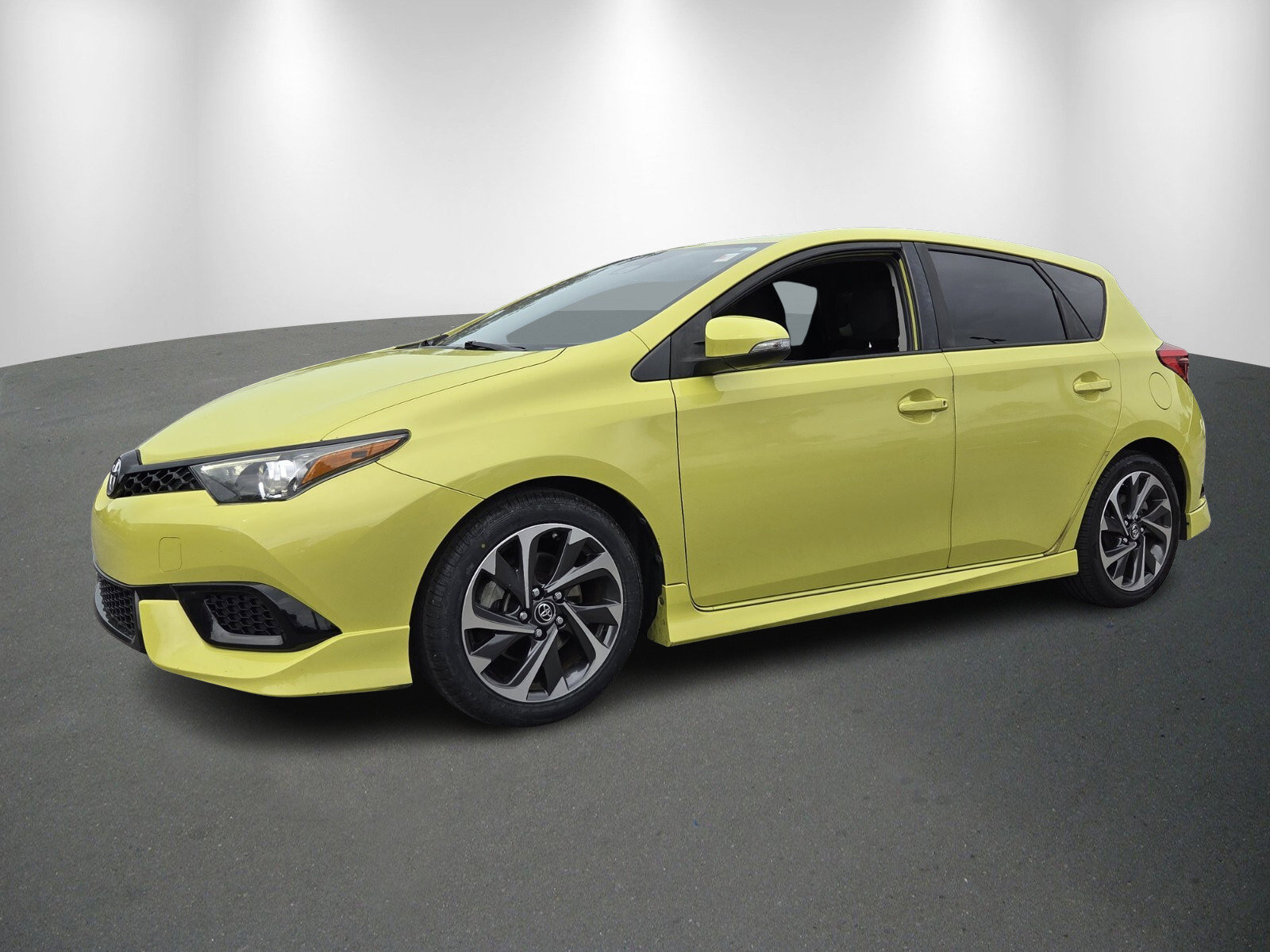 Used 2018 Toyota Corolla iM image 3