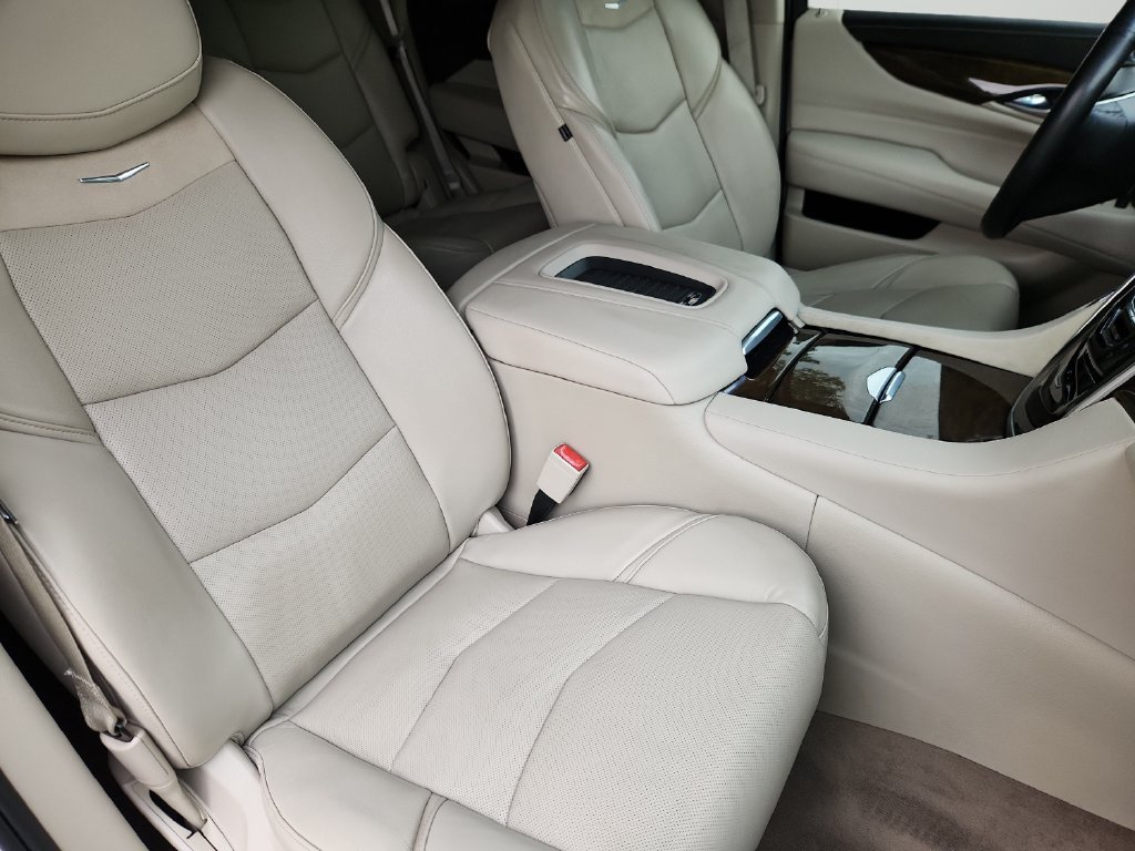 Used 2019 Cadillac Escalade Premium Luxury AWD/4WD image 13