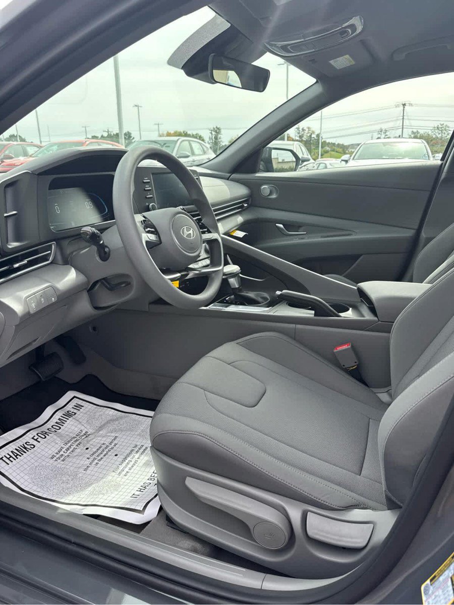 New 2026 Hyundai Elantra SE FWD image 22