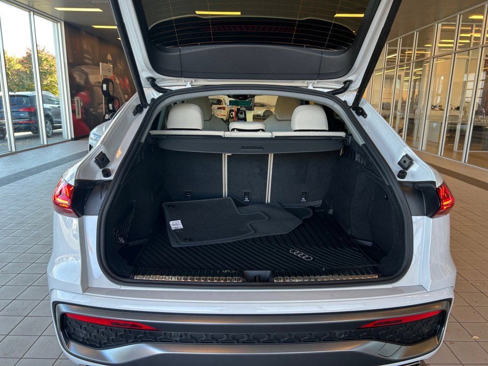 New 2025 Audi Q5 Prestige image 15