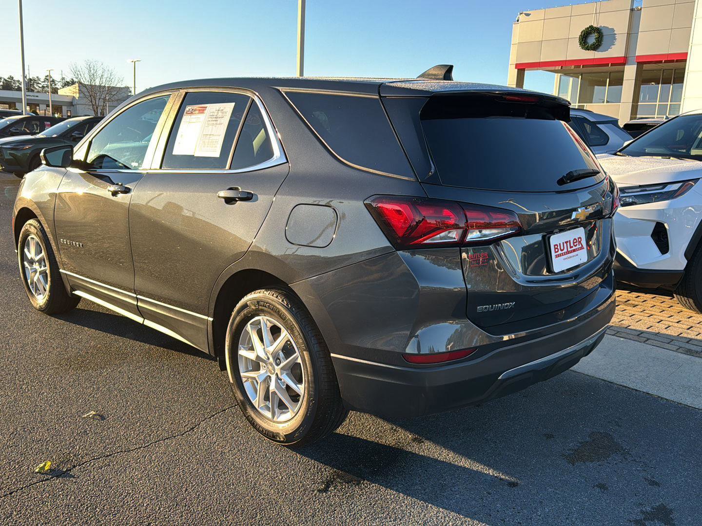 Used 2023 Chevrolet Equinox LT image 3