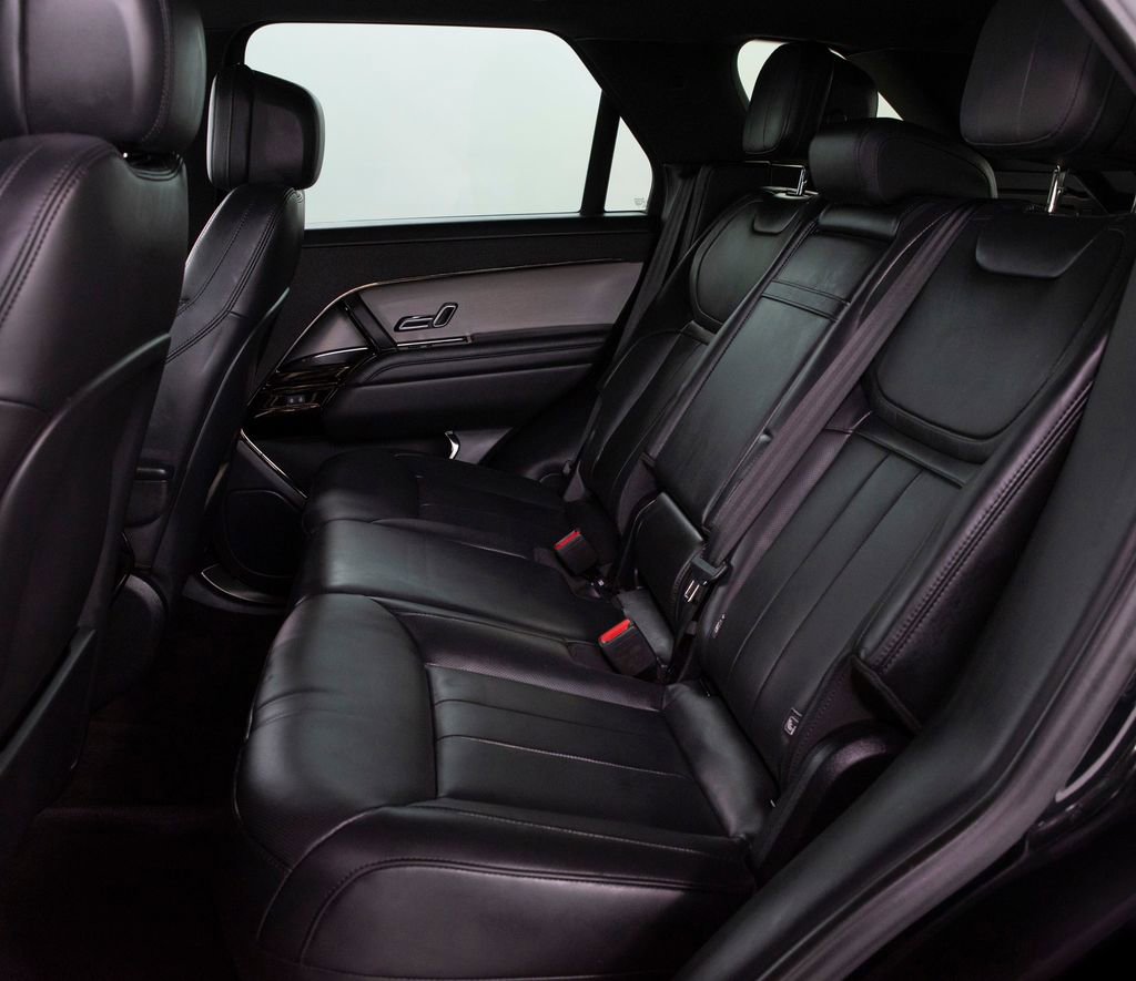 Used 2025 Land Rover Range Rover Sport SE image 11