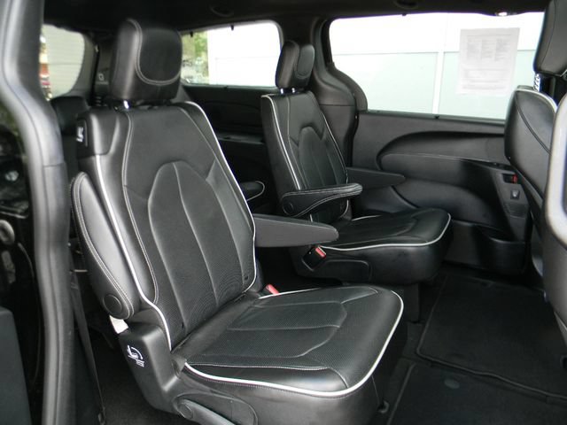 Used 2025 Chrysler Pacifica Limited FWD image 23