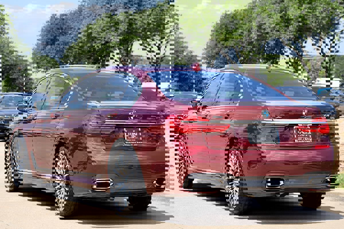 Used 2019 BMW 750i xDrive w/ Luxury Rear Seating Package image 10