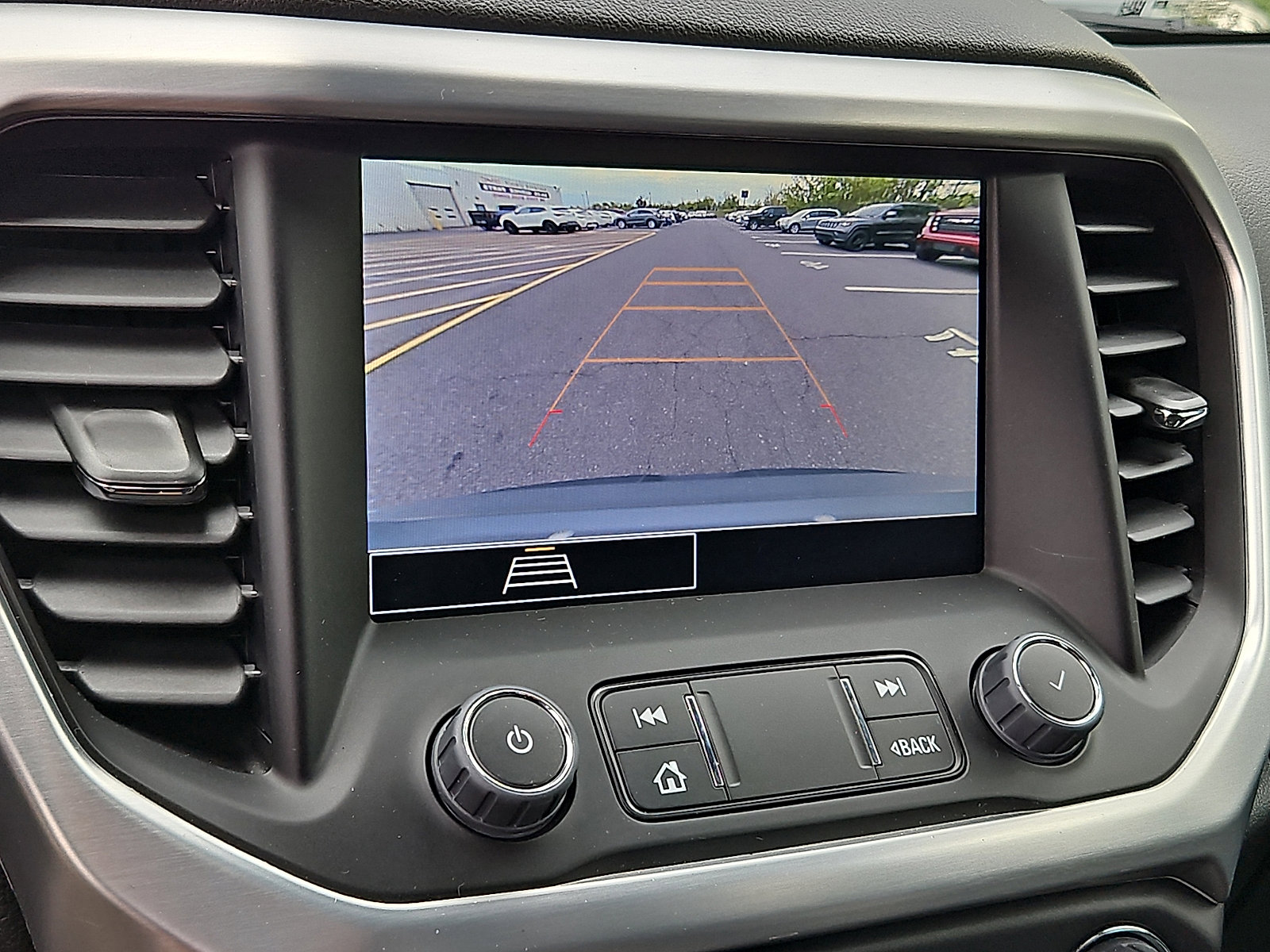 Certified 2023 GMC Acadia SLE w/ Driver Convenience Package AWD/4WD image 17