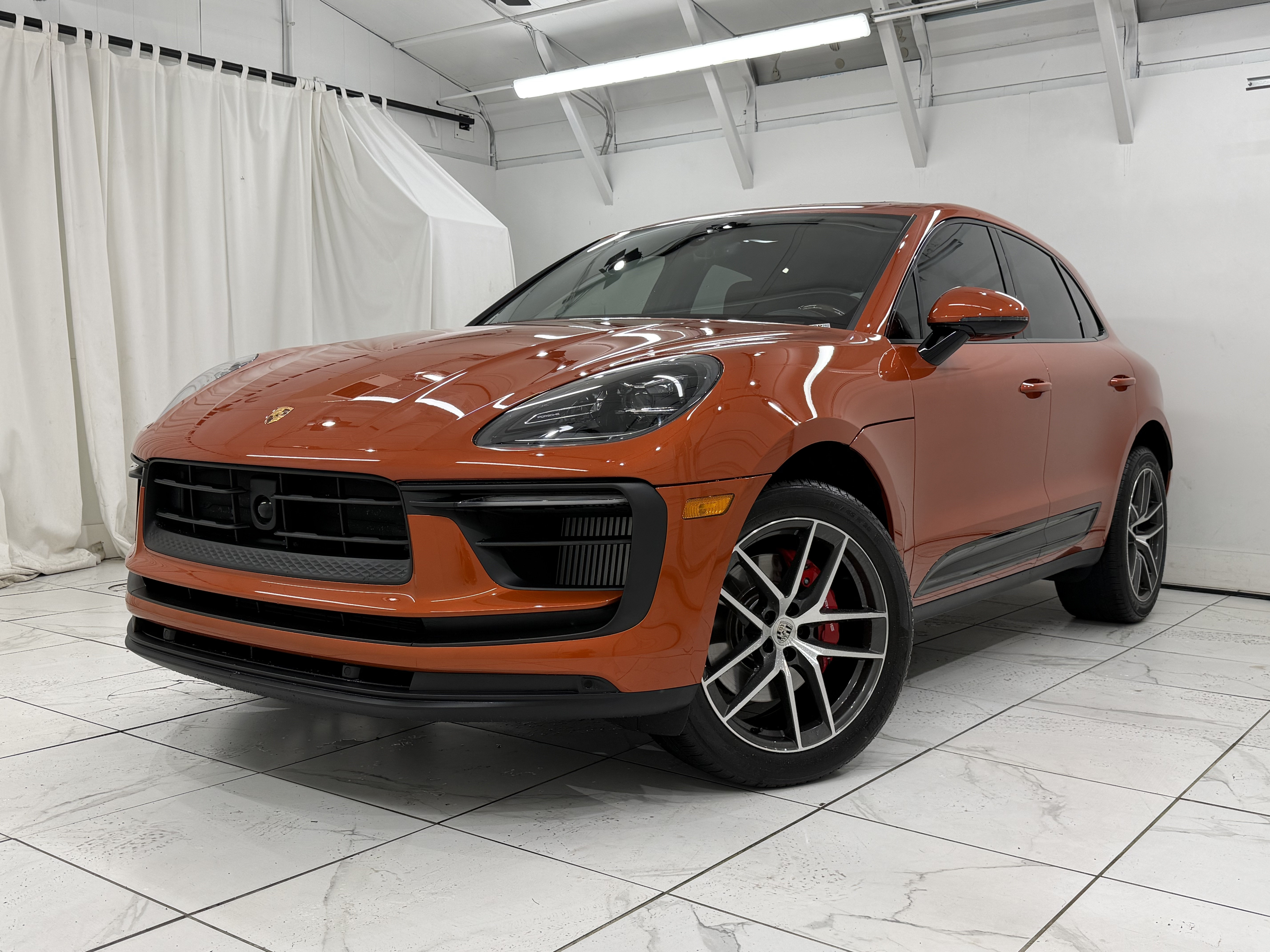 Certified 2024 Porsche Macan S AWD/4WD image 7