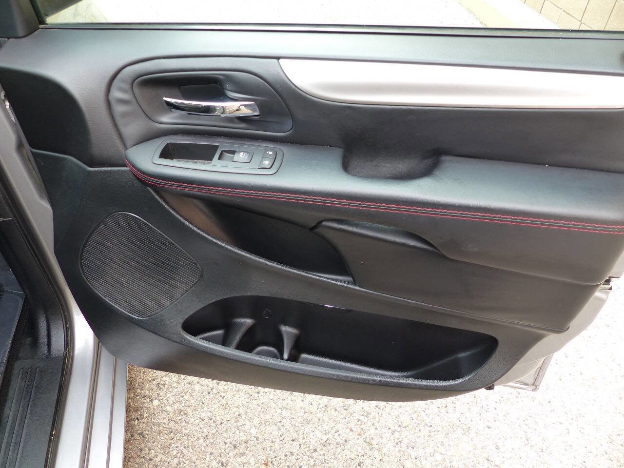 Used 2016 Dodge Grand Caravan R/T w/ Driver Convenience Group image 26