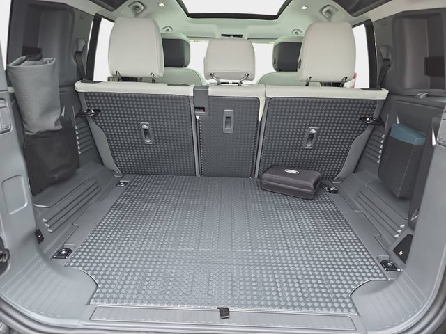 New 2026 Land Rover Defender 110 X-Dynamic SE AWD/4WD image 10