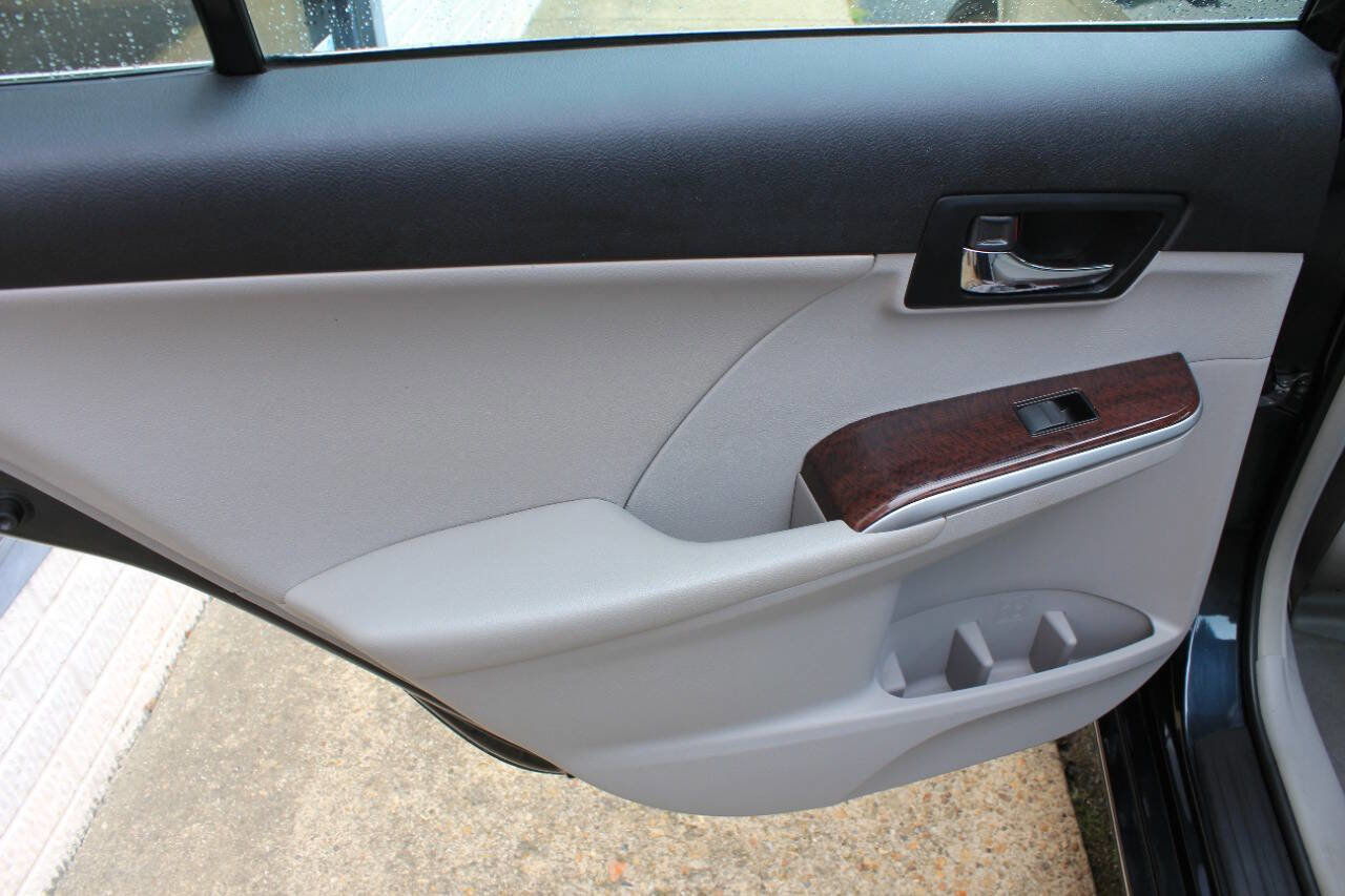 Used 2012 Toyota Camry XLE FWD image 14
