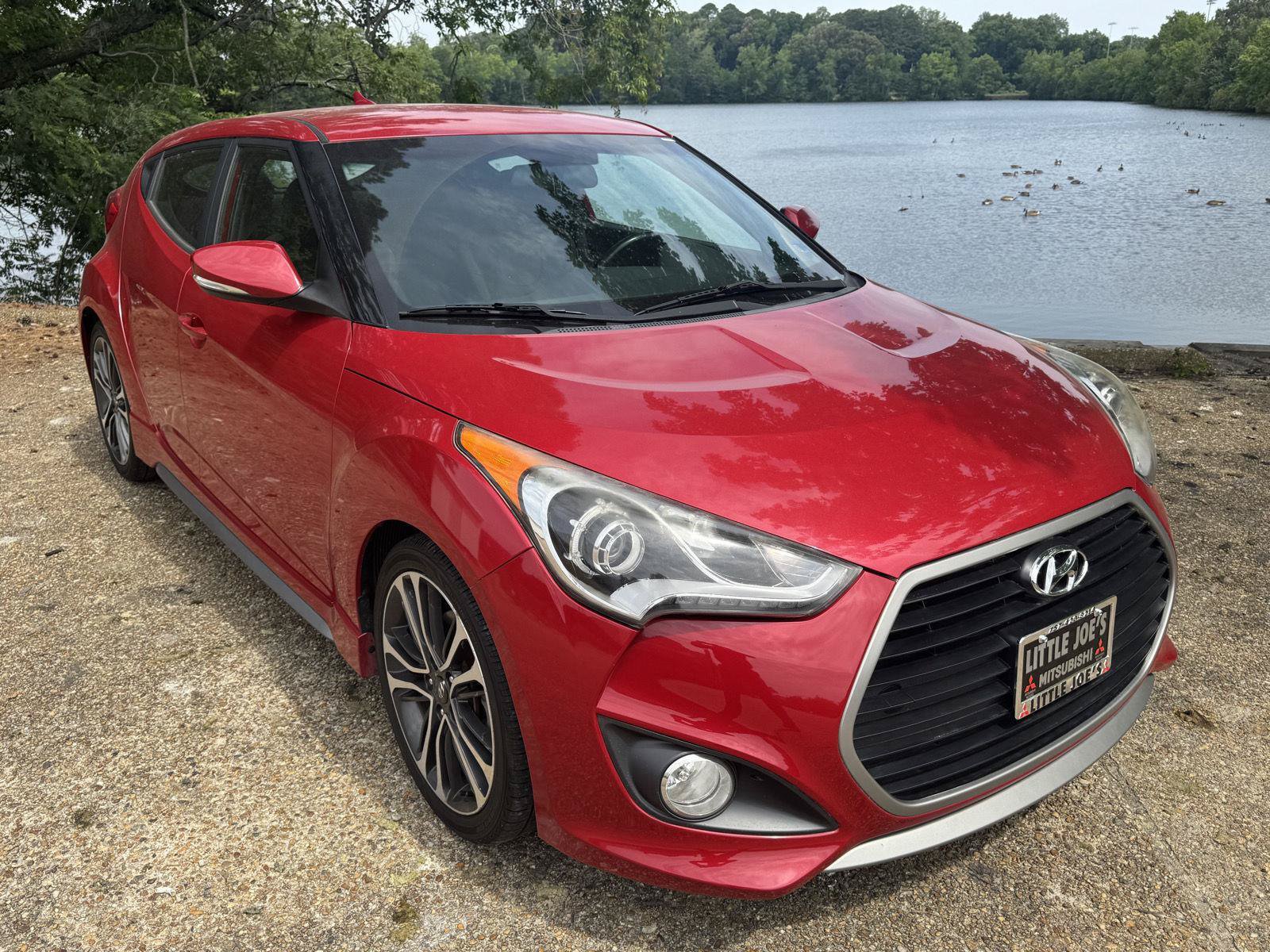 Used 2016 Hyundai Veloster Turbo FWD image 2