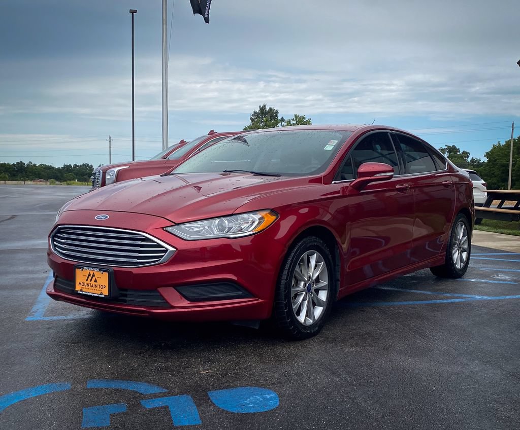 Used 2017 Ford Fusion SE w/ Fusion SE Technology Package FWD image 7