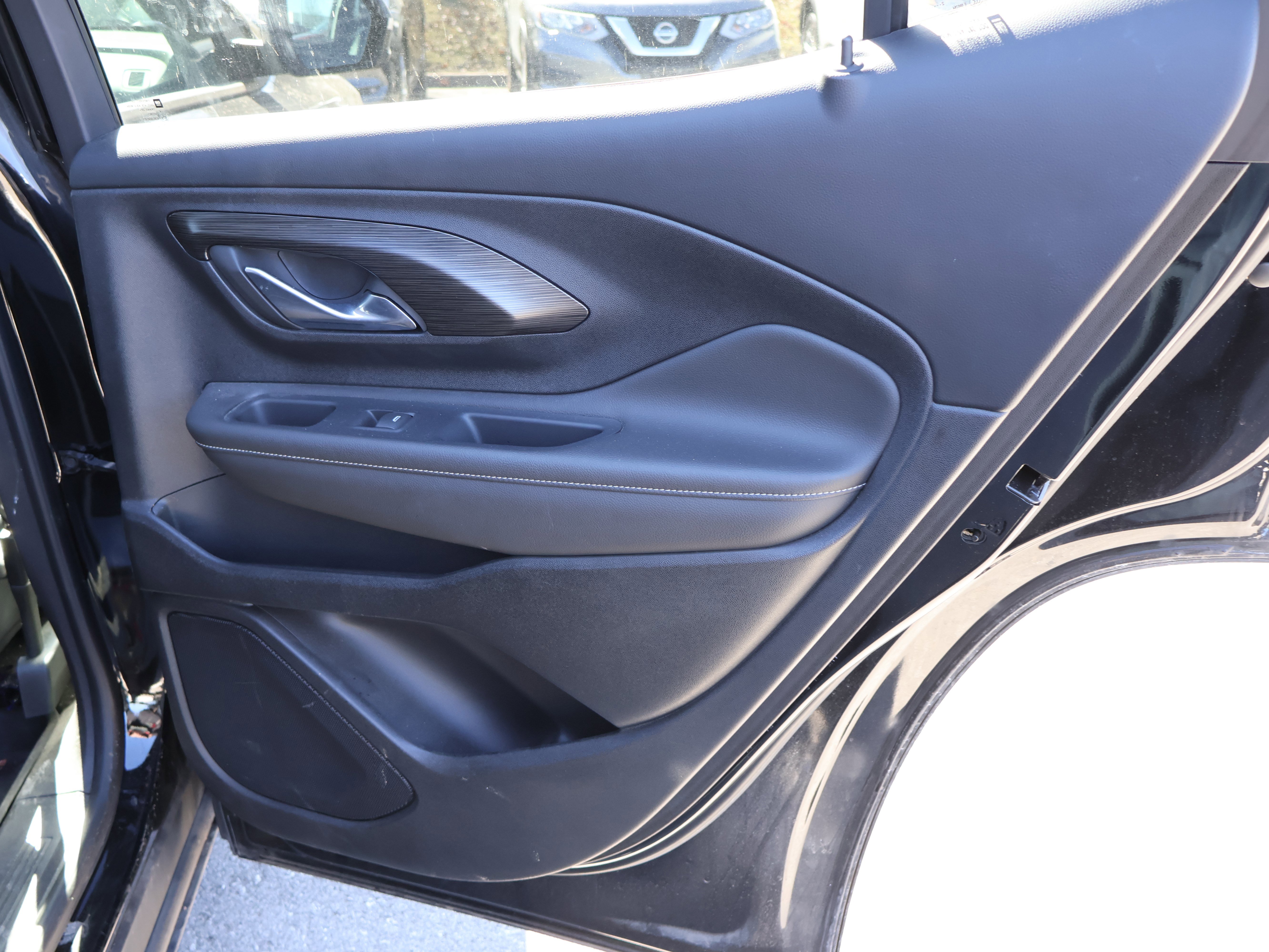 Used 2022 GMC Terrain SLT w/ Infotainment Package II image 12