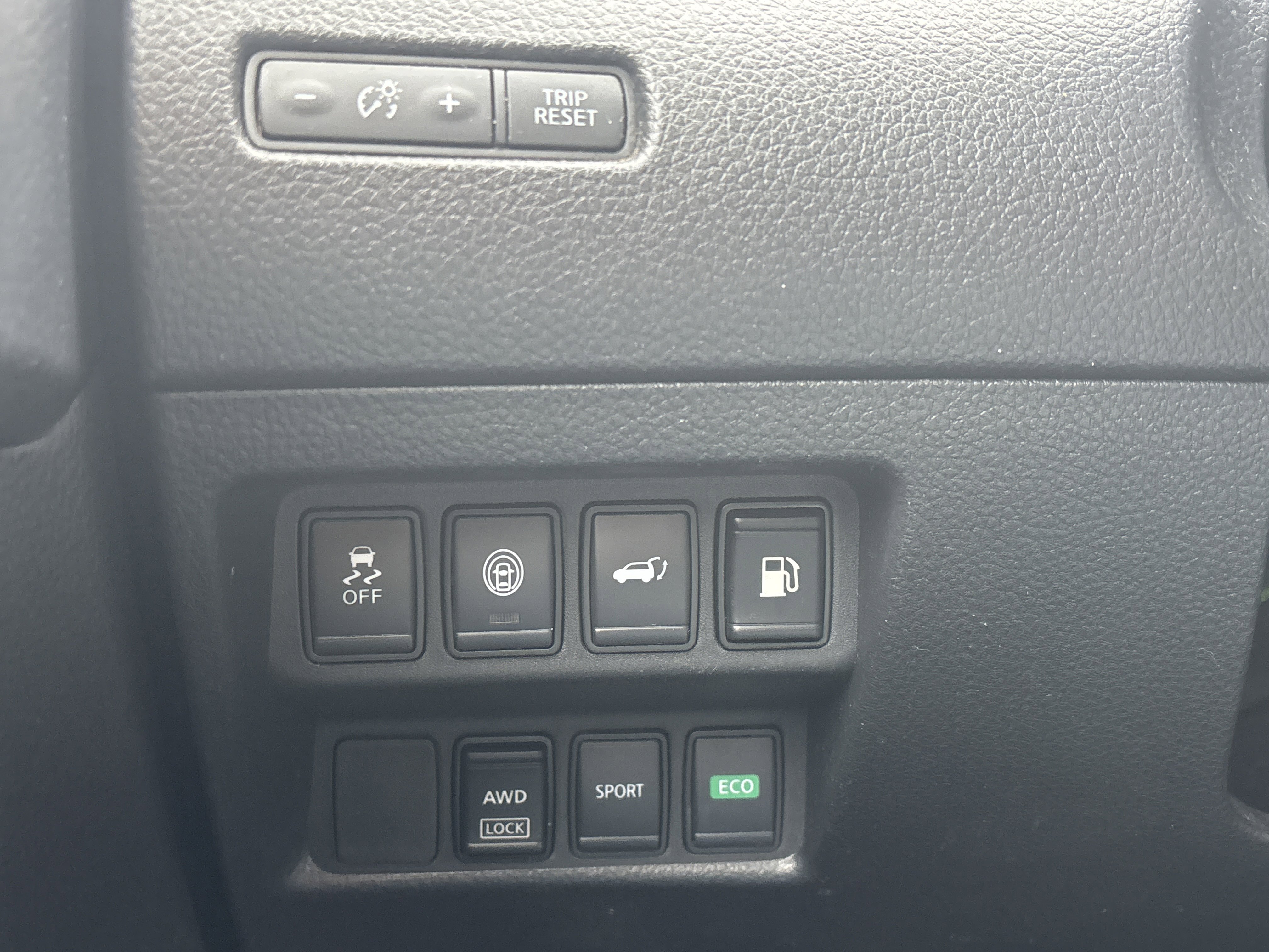 Used 2020 Nissan Rogue SV image 32