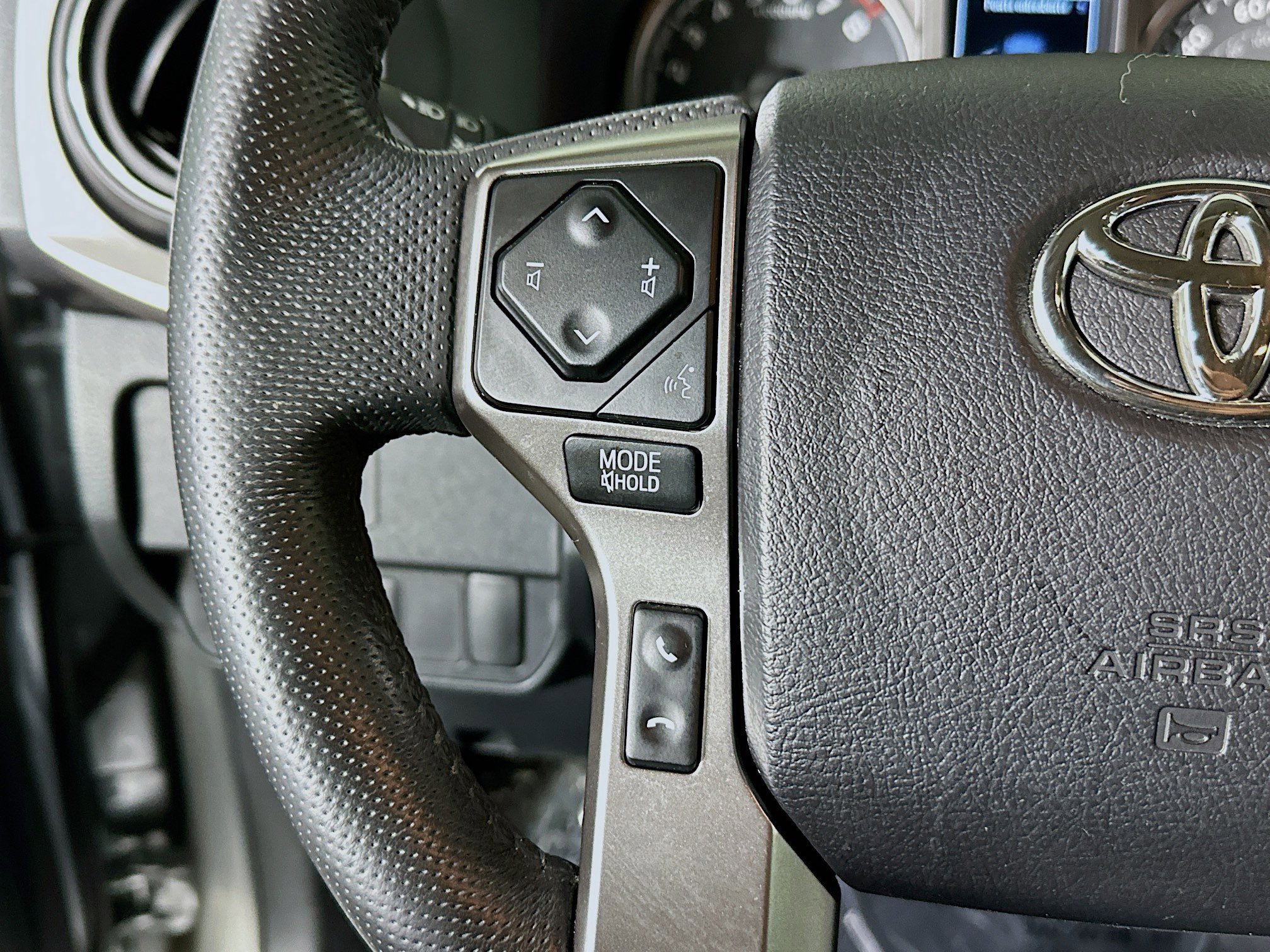 Used 2022 Toyota Tacoma SR5 w/ Technology Package AWD/4WD image 16
