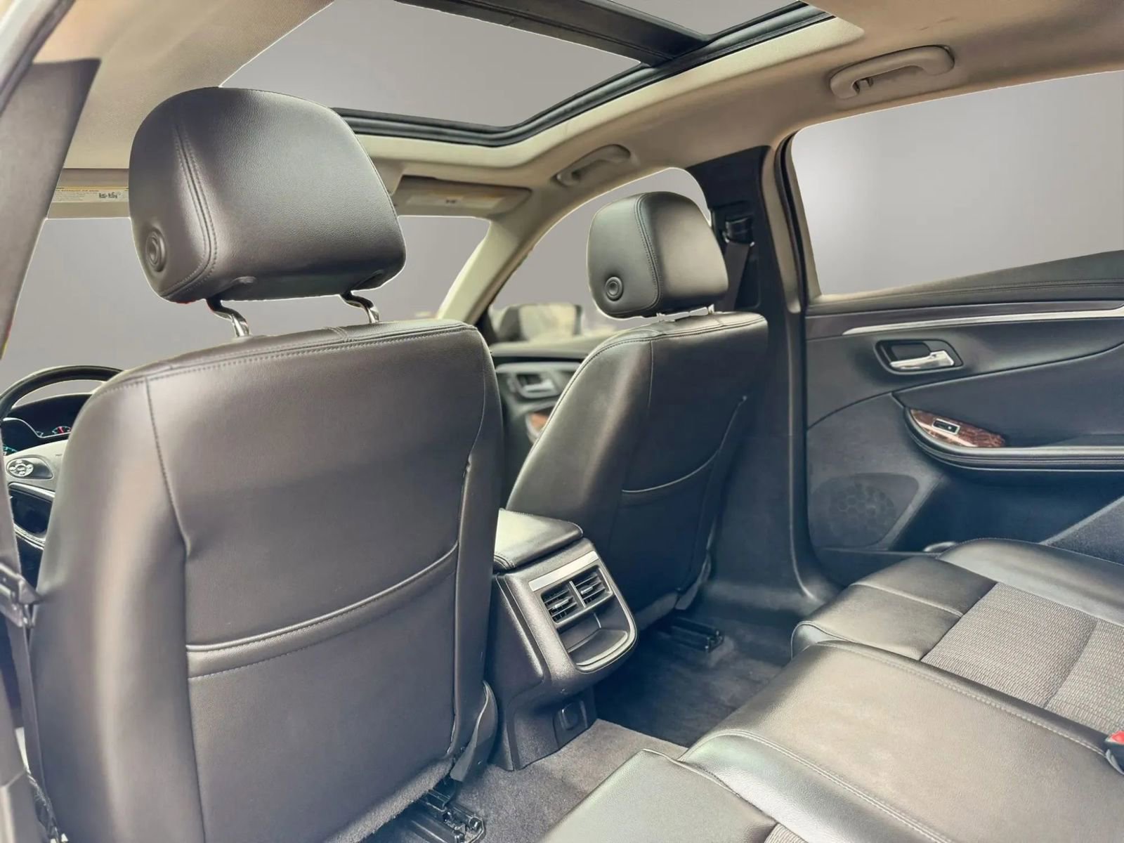 Used 2015 Chevrolet Impala LT w/ Convenience Package image 18