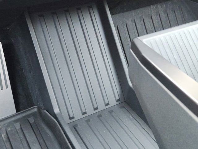 Used 2024 Tesla Cybertruck AWD Crew Cab image 22