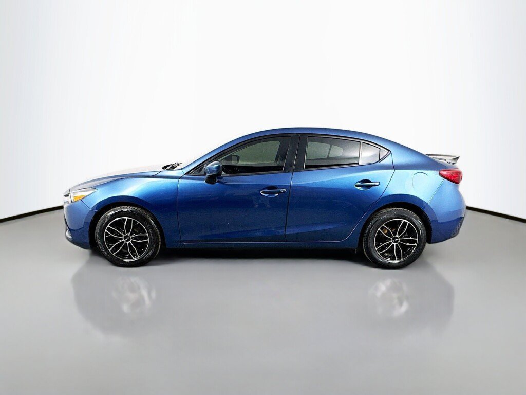 Used 2018 MAZDA MAZDA3 Sport FWD image 2