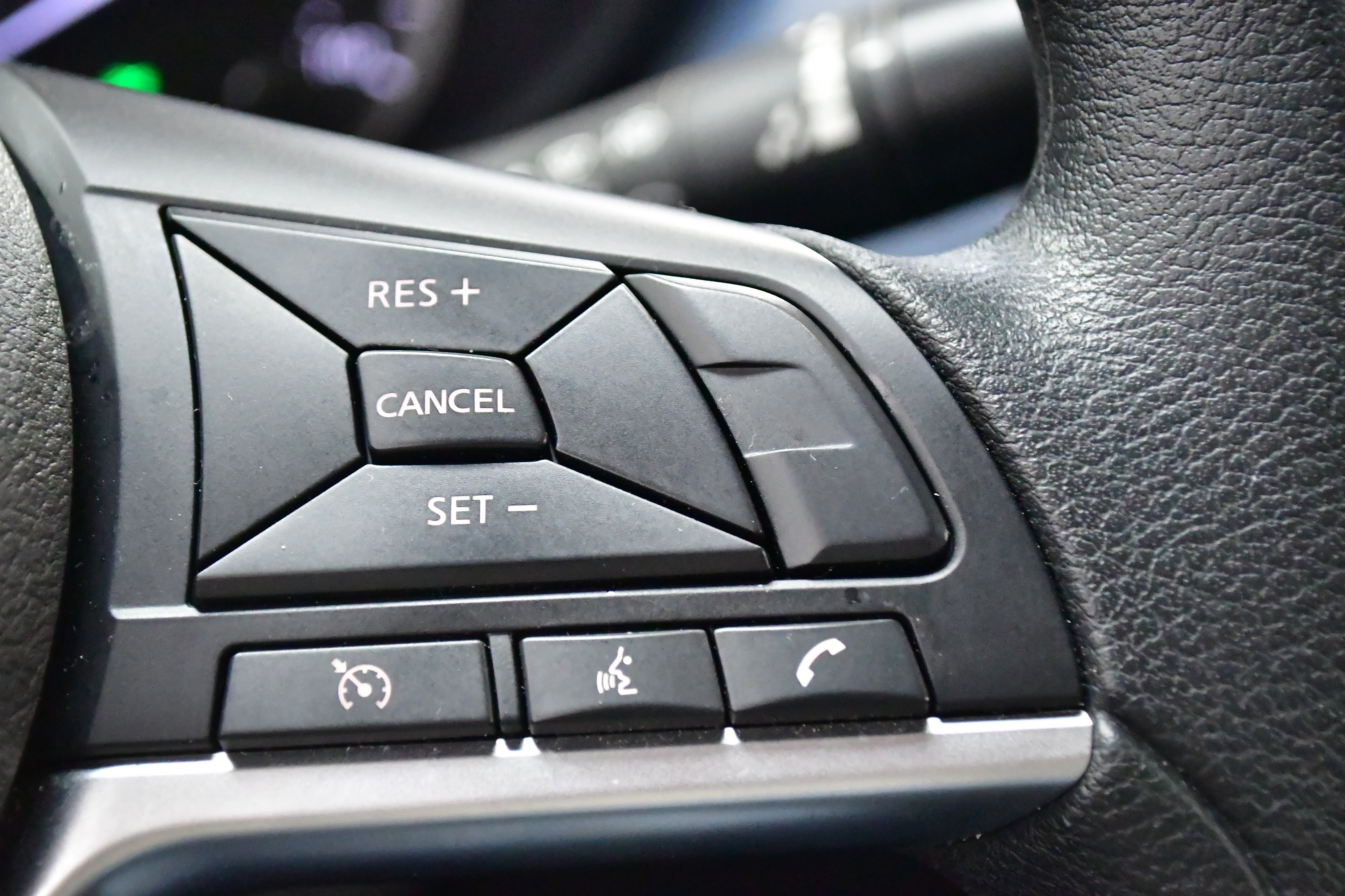 Used 2025 Nissan Versa SV image 40