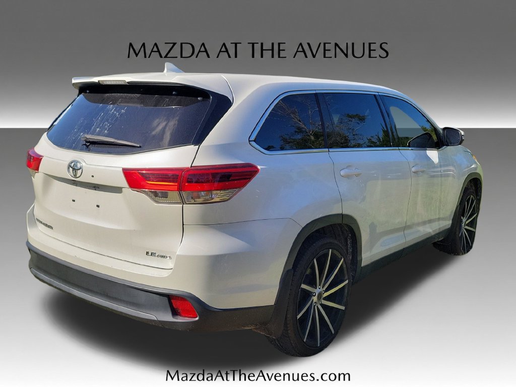 Used 2019 Toyota Highlander Plus AWD/4WD image 15
