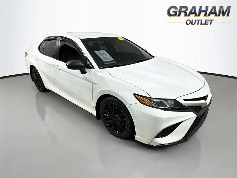 Used 2018 Toyota Camry SE FWD image 1