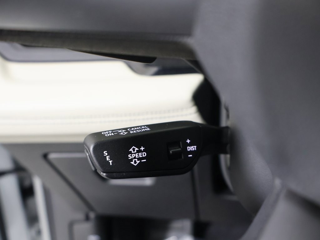 Used 2025 Audi Q6 e-tron Premium Plus image 28