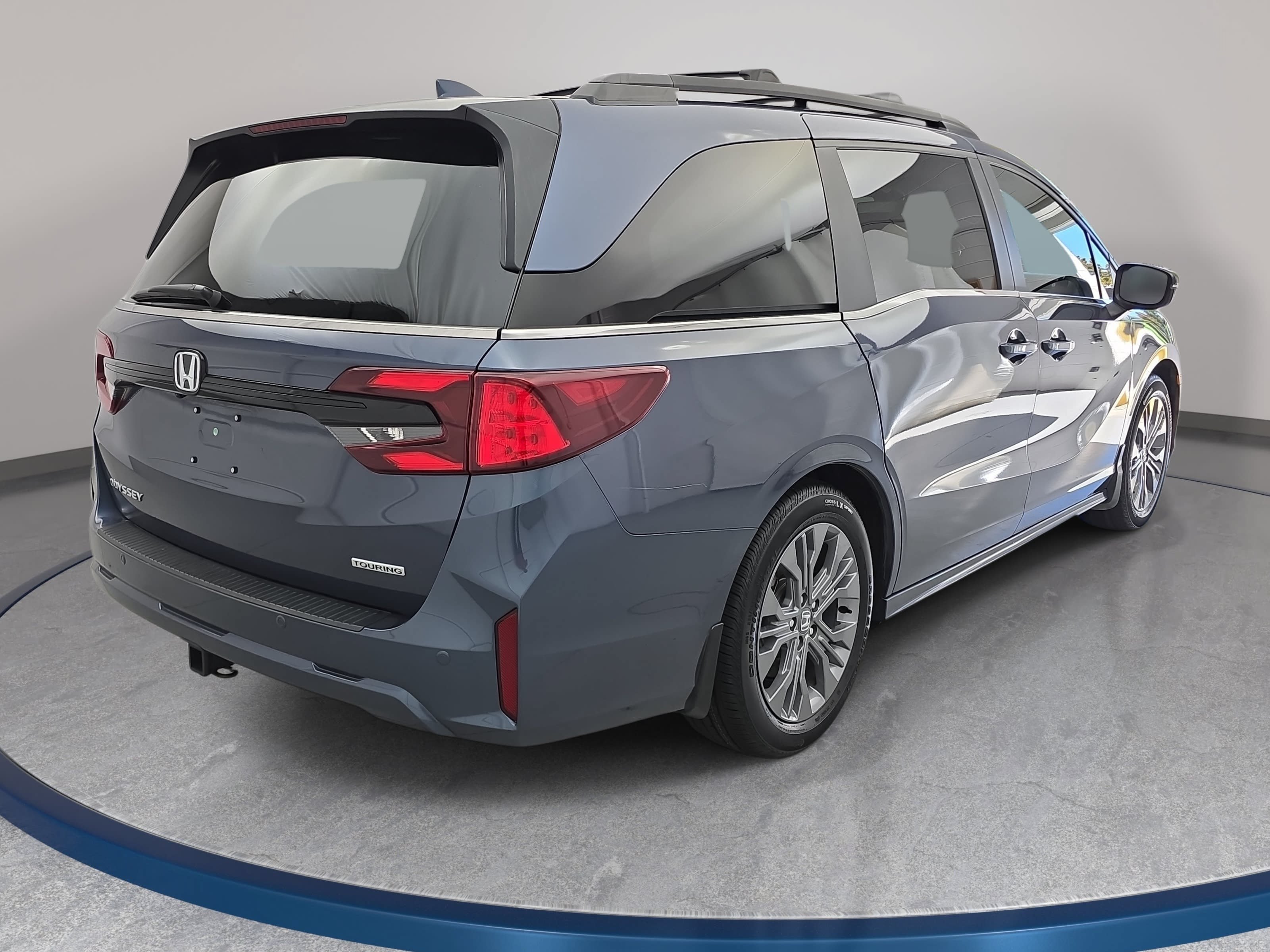 Certified 2025 Honda Odyssey Touring image 5