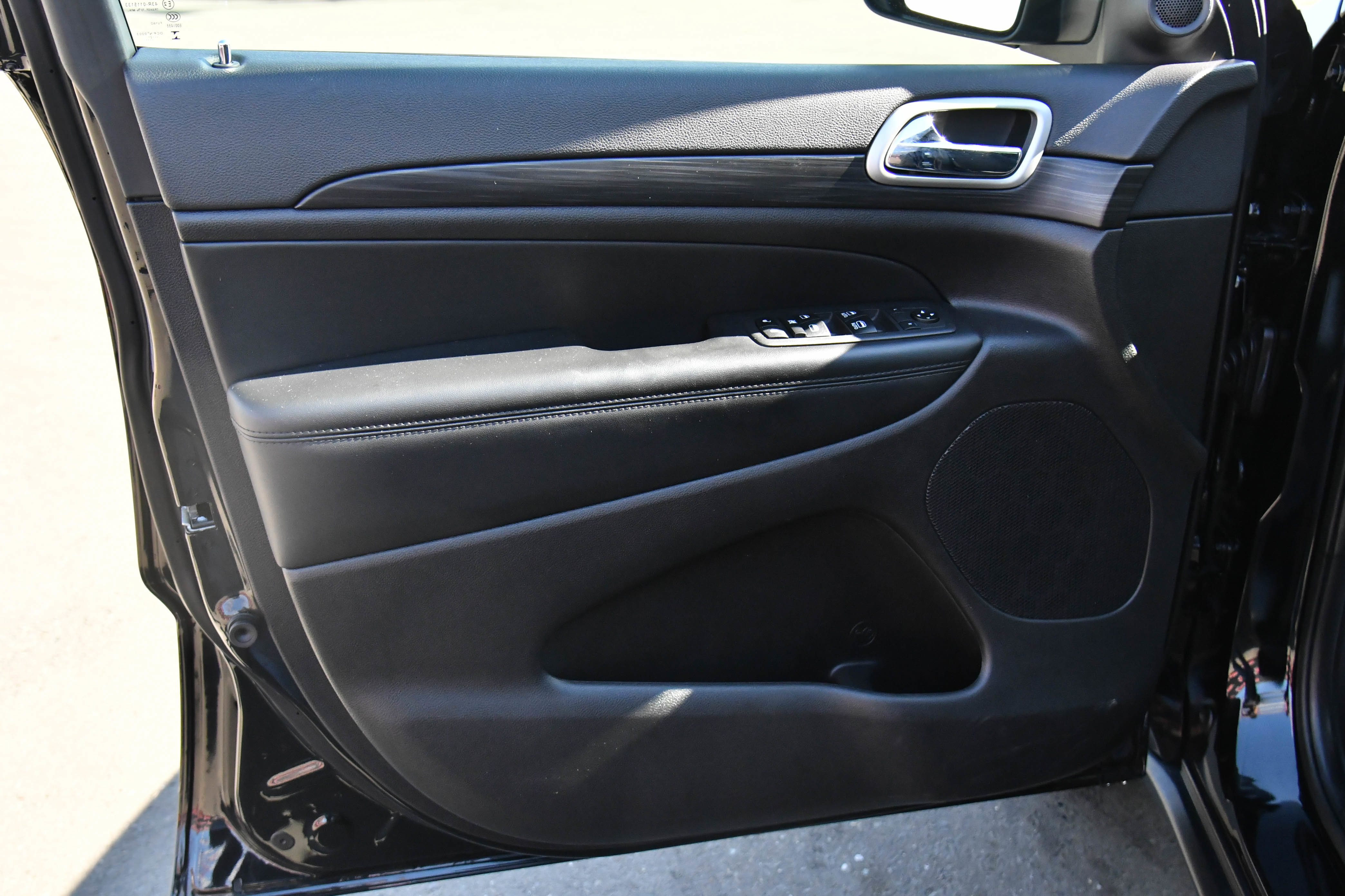 Used 2021 Jeep Grand Cherokee Laredo image 13