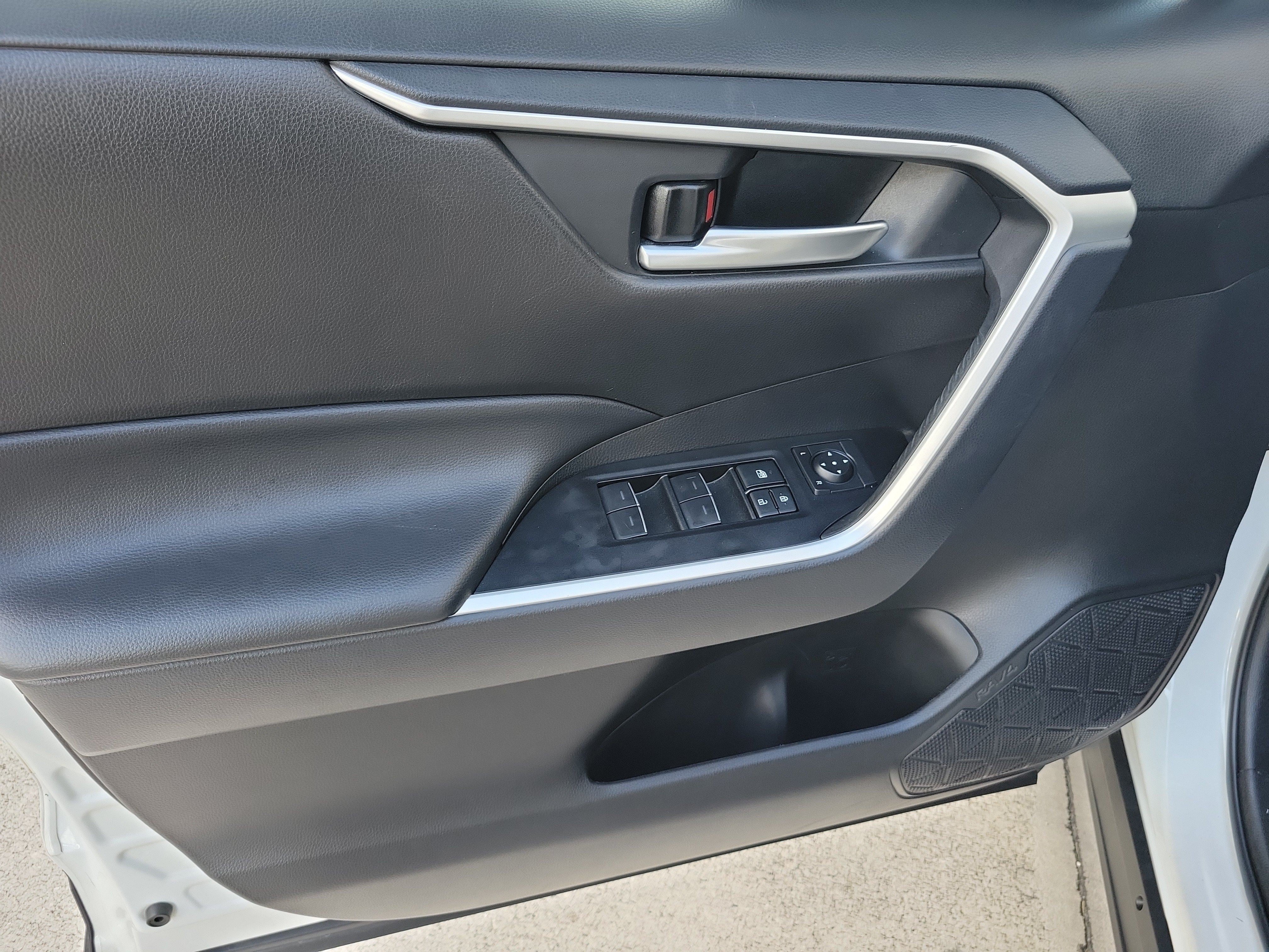 Used 2024 Toyota RAV4 XLE Premium FWD image 21