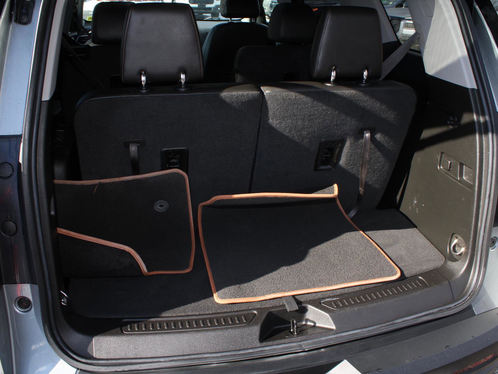Used 2023 GMC Acadia AT4 image 8