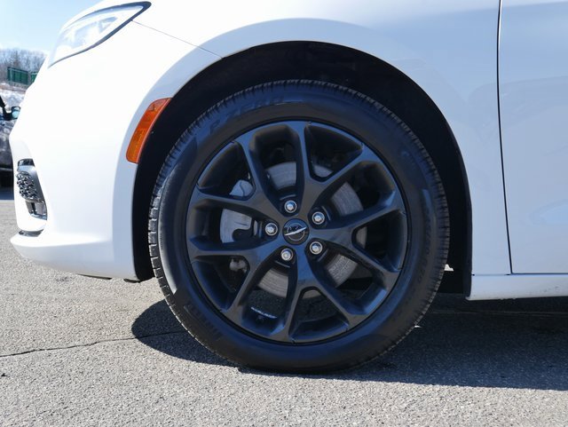 Used 2023 Chrysler Pacifica Limited w/ S Appearance Package image 10