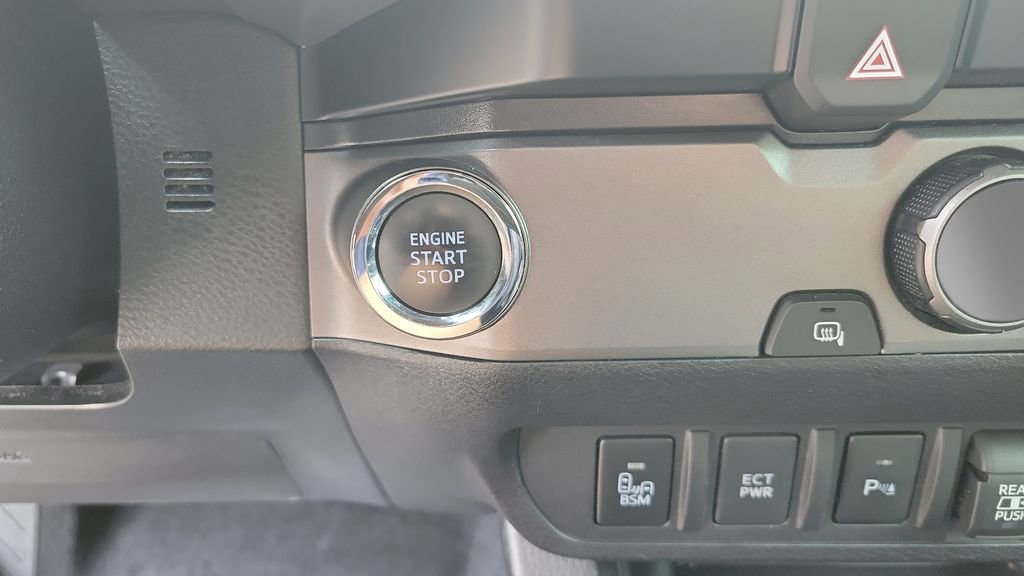 Used 2022 Toyota Tacoma TRD Sport w/ Technology Package image 35