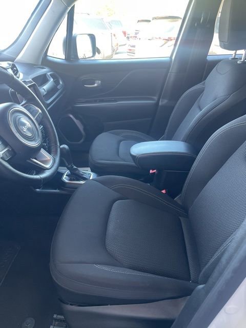 Used 2023 Jeep Renegade Latitude w/ Premium Group image 8